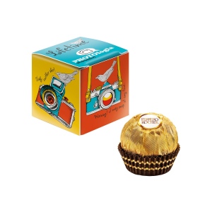 Mini-cube publicitaire avec un Ferrero Rocher