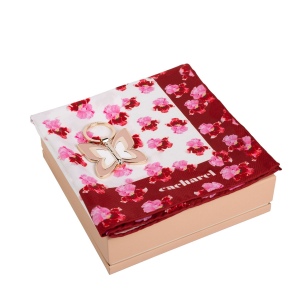 Parure Cacharel (porte-clefs & foulard)