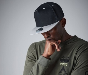 Casquette 5 pans avec visière contrastée
