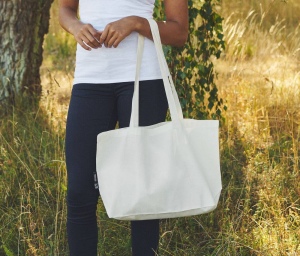 Longueur des anses : 80cm. Étiquettes Neutral® et Fairtrade cousues sur le côté.