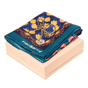 Parure Cacharel (porte-clefs & foulard)