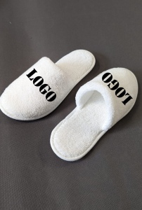 Mules polaire avec logo brodé