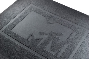 Serviette jacquard logo embossé relief éponge uni