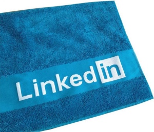 Serviette jacquard logo tissé sur liteau