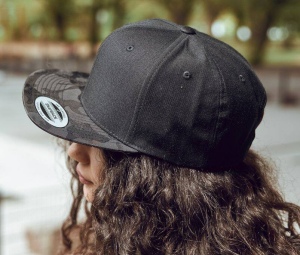 Casquette visière contrastée