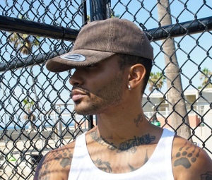 Casquette basse en corduroy