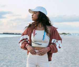Casquette toucher peau de pêche