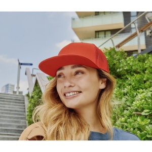 Casquette visière plate style trucker
