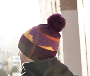 Bonnet avec pompon mountain peaks