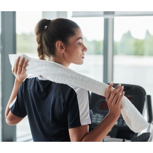 Serviette de sport avec poche