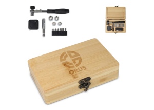 Set d'outils de 13 pièces dans une boîte en bambou