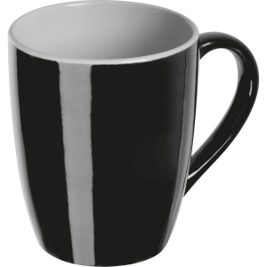 Tasse colorée et intérieur blanc