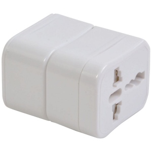 Adaptateur prise universelle avec poche en plastique. Input et Output : 100-125V 6A ou 110