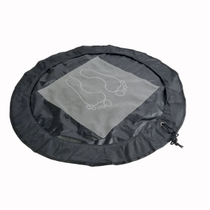 Tapis repose-pieds en polyester repliable et transformable en sac pour vetements humides (