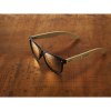 Lunettes de soleil avec branches de bambou, une monture paille de blé et des verres réfléchissants argentés qui assurent une protection UV 400 (selon les normes européennes)