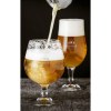 Verre à bière sur pied
