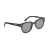 Une paire de lunettes de soleil dont la monture est fabriquée à partir de marc de café et de fibres d'écorce de pin