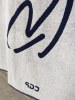 Serviette jacquard logo tissé en fils teints