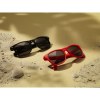 Ces lunettes de soleil très tendance ont une monture en plastique recyclé