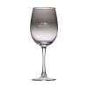 Ce verre à vin en verre fumé spécial est unique en raison de sa couleur et crée ainsi une atmosphère, une convivialité et une belle décoration sur la table