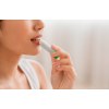 JOLIE VEGAN. Baume à lèvres végétalien avec SPF14, en ABS recyclé (rABS)