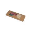 Crayons de couleur et crayons gras dans une boîte kraft