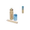 Crayons de couleur dans un tube en carton avec couvercle taille-crayon