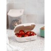 Boîte à goûter pratique en PP plastique avec fermeture à clip pratique. Convient pour transporter des fruits, des crudités, des biscuits et des petits en-cas.