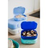 Boîte à goûter pratique en PP plastique avec fermeture à clip pratique. Convient pour transporter des fruits, des crudités, des biscuits et des petits en-cas.