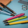 Stylo en plastique avec clip en métal