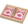 Cartes de jeu dans boîte en bois avec dé