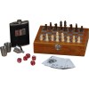 Set de jeux avec flasque, jeux de cartes et échec