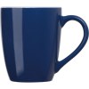 Tasse colorée et intérieur blanc