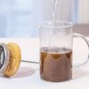 Cafetière ou théière en verre avec couvercle en bambou