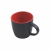 Tasse en céramique avec extérieur de couleur noire opaque et intérieur coloré brillant (0,