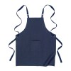 Tablier de cuisine long en denim de coton recyclé (220 g/m2). Poche frontale