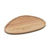 Ce plateau de service Wooosh luxueux en bois d'acacia certifié FSC 100% présente une forme triangulaire organique avec des coins arrondis et un rebord subtil