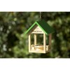 Charmante mangeoire à oiseaux de la marque Rackpack, fabriquée en bois de pin certifié FSC 100% et équipée d'une table et de deux chaises