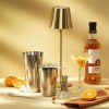 Cette lampe de table rechargeable de la marque Wooosh