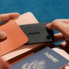 La Chipolo CARD est un traceur Bluetooth intelligent qui vous aide à retrouver rapidement vos objets importants, tels que votre portefeuille, votre sac, votre sac à dos ou votre valise