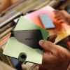 La Chipolo CARD est un traceur Bluetooth intelligent qui vous aide à retrouver rapidement vos objets importants, tels que votre portefeuille, votre sac, votre sac à dos ou votre valise